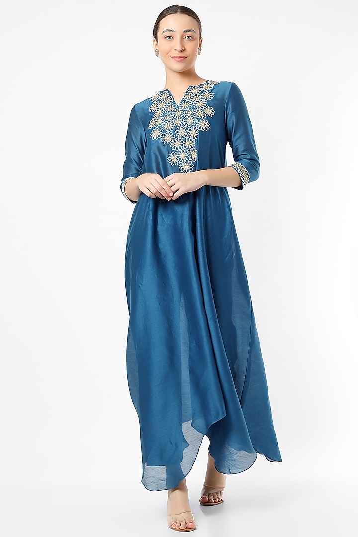 Blue Embroidered Kurta Set by Shivangi Jain at Pernia's Pop Up Shop