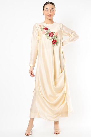 Off White Embrodiered Kurta Set by Shivangi Jain