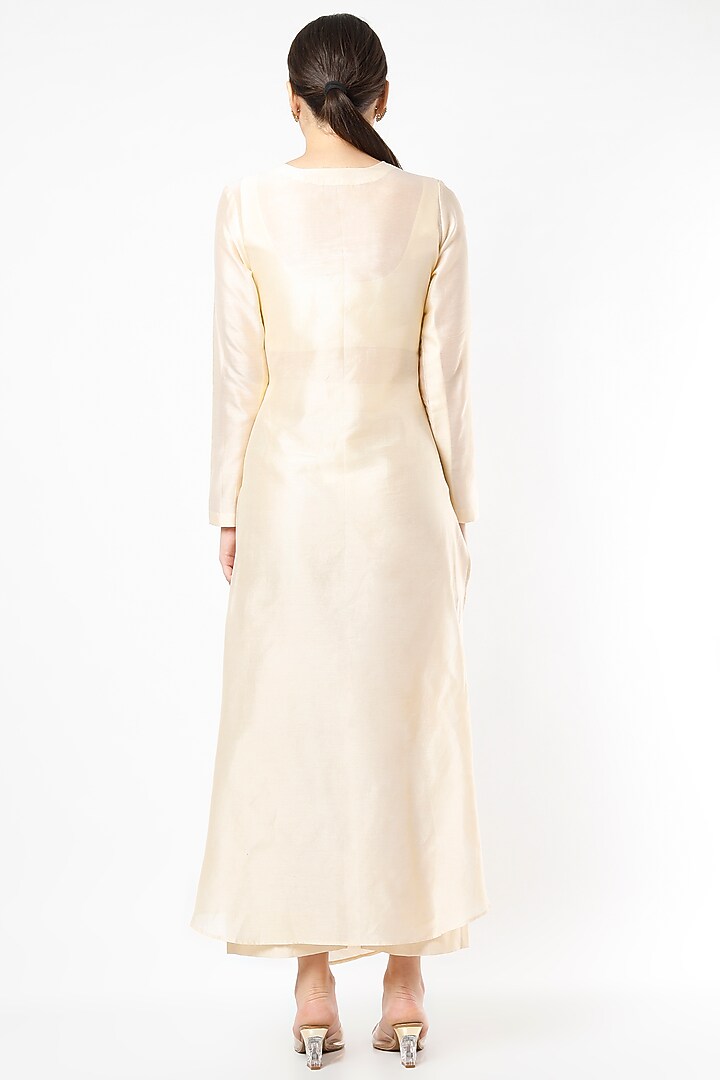 Off White Embrodiered Kurta Set by Shivangi Jain at Pernia's Pop Up Shop