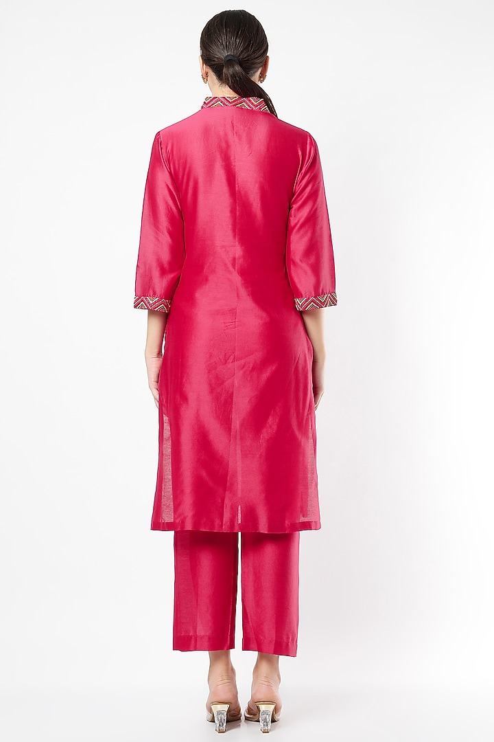 Fuchsia Red Embroidered Kurta Set by Shivangi Jain at Pernia's Pop Up Shop