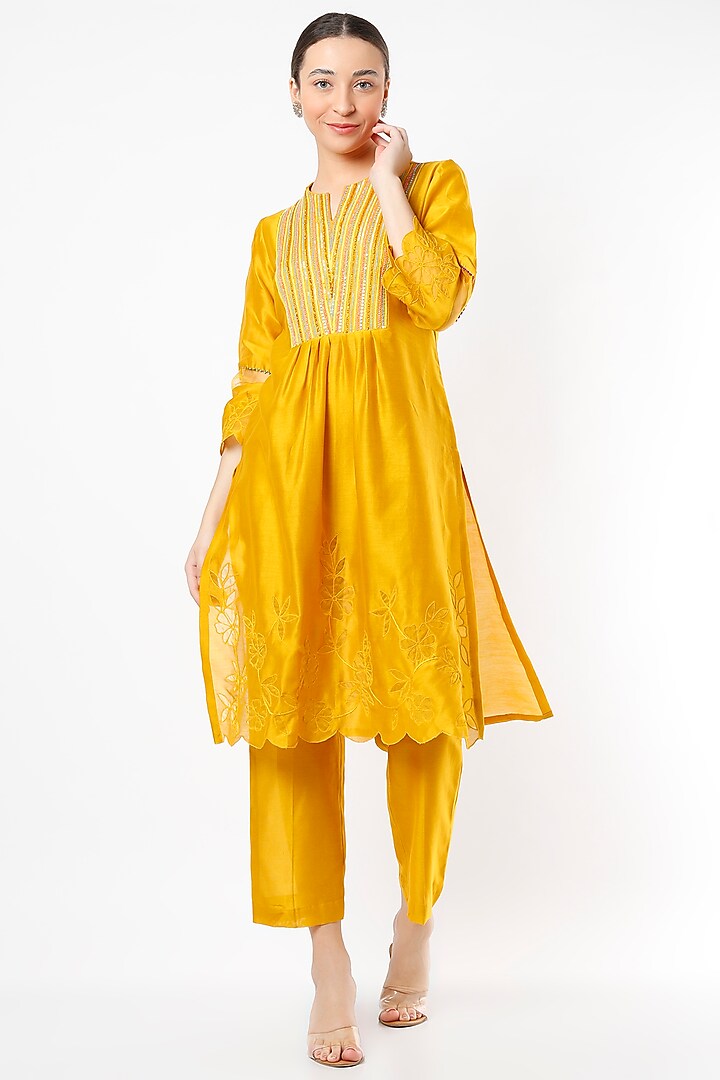 Yellow Chanderi Embroidered Kurta Set by Shivangi Jain at Pernia's Pop Up Shop