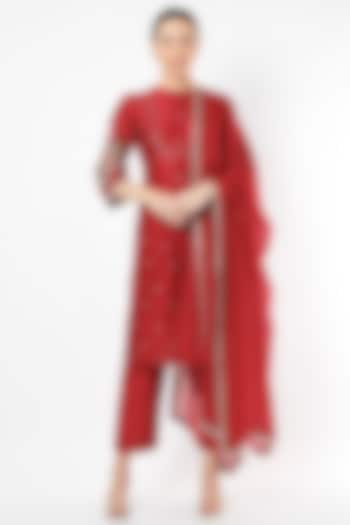 Red Embroidered Kurta Set by Shivangi Jain at Pernia's Pop Up Shop