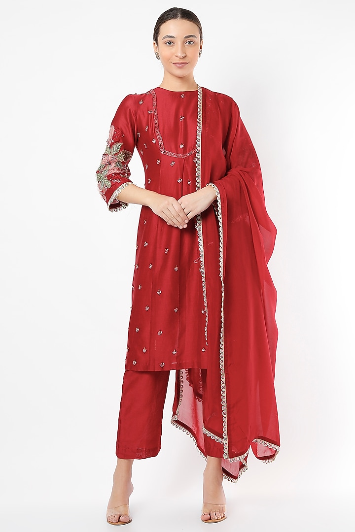 Red Embroidered Kurta Set by Shivangi Jain at Pernia's Pop Up Shop