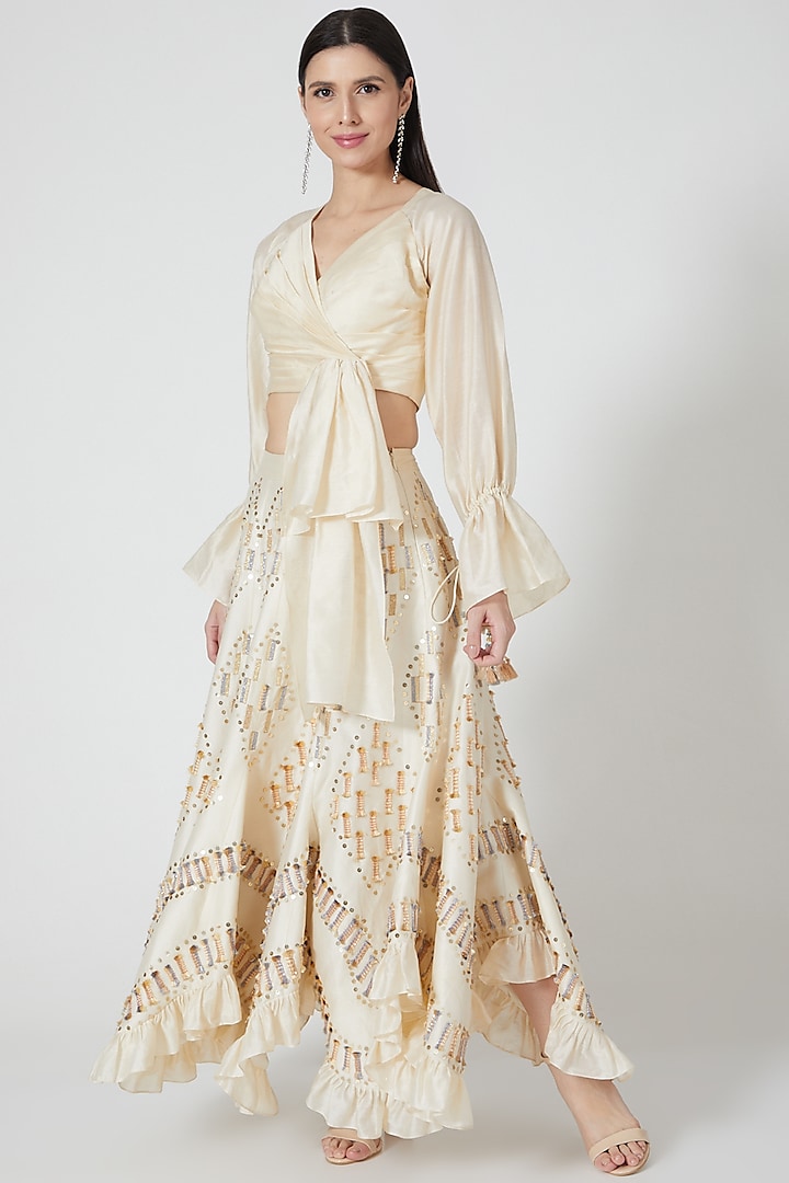 Off White Embroidered Cropped Wedding Lehenga Set by Shivangi Jain at Pernia's Pop Up Shop