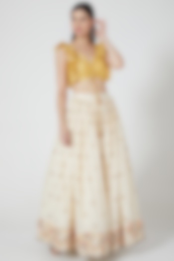 Off White Embroidered Wedding Lehenga Set by Shivangi Jain at Pernia's Pop Up Shop