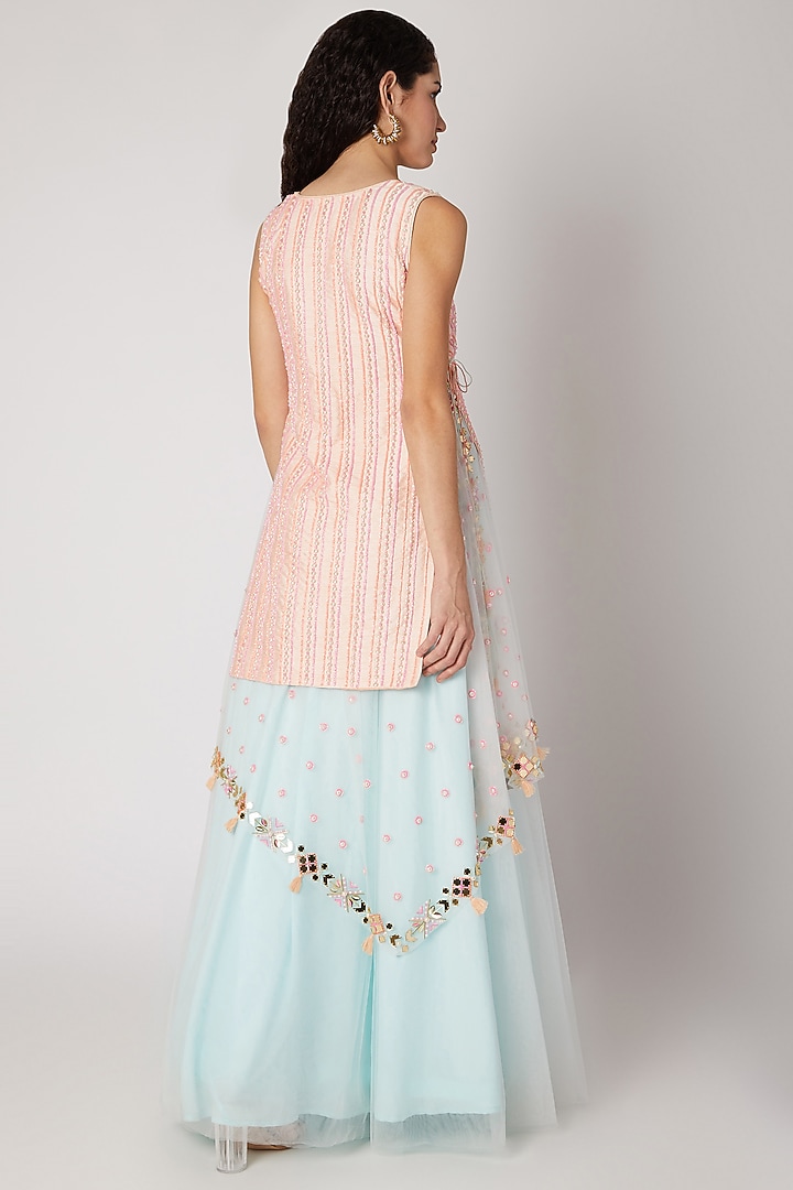Peach Embroidered Kurta Set by Shivangi Jain at Pernia's Pop Up Shop