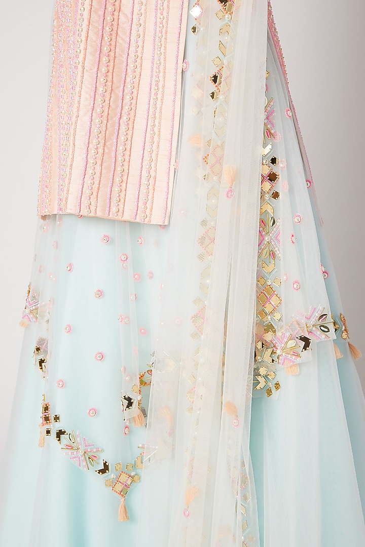 Peach Embroidered Kurta Set by Shivangi Jain at Pernia's Pop Up Shop