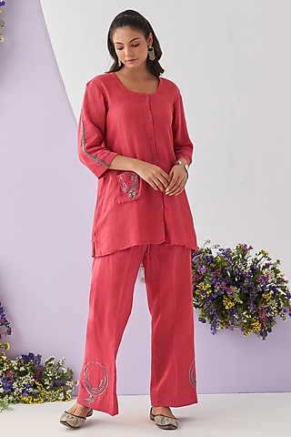 Red Mul Chanderi Nalki Embroidered Kurta Set by Shipraa Grover