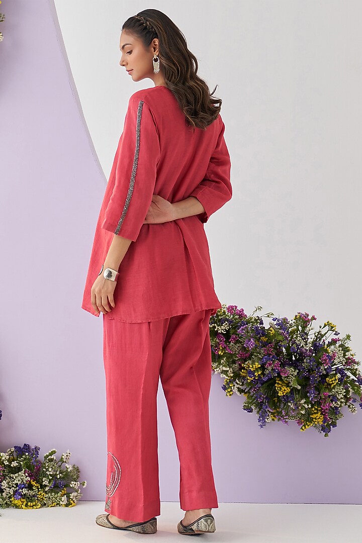 Red Mul Chanderi Nalki Embroidered Kurta Set by Shipraa Grover at Pernia's Pop Up Shop