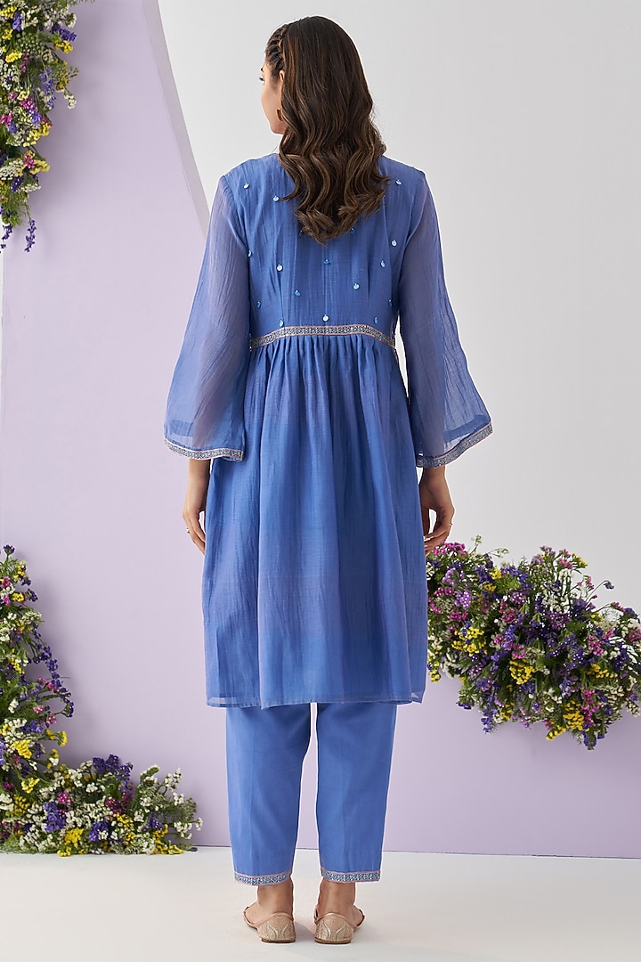 Blue Mul Chanderi Resham Embroidered Kurta Set by Shipraa Grover at Pernia's Pop Up Shop