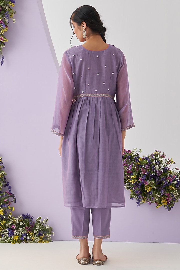 Lavender Mul Chanderi Resham Embroidered Kurta Set by Shipraa Grover at Pernia's Pop Up Shop