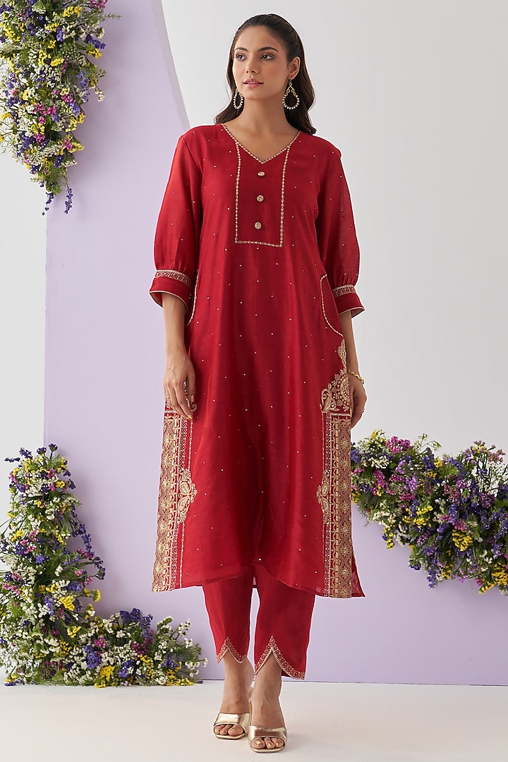 Red Chanderi Resham Embellished Kurta Set by Shipraa Grover
