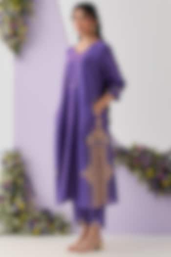Purple Chanderi Resham Embellished Kurta Set by Shipraa Grover