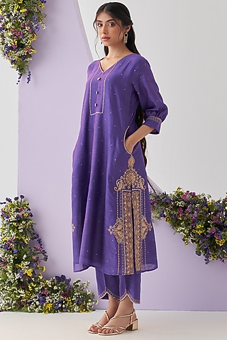 Purple Chanderi Resham Embellished Kurta Set by Shipraa Grover