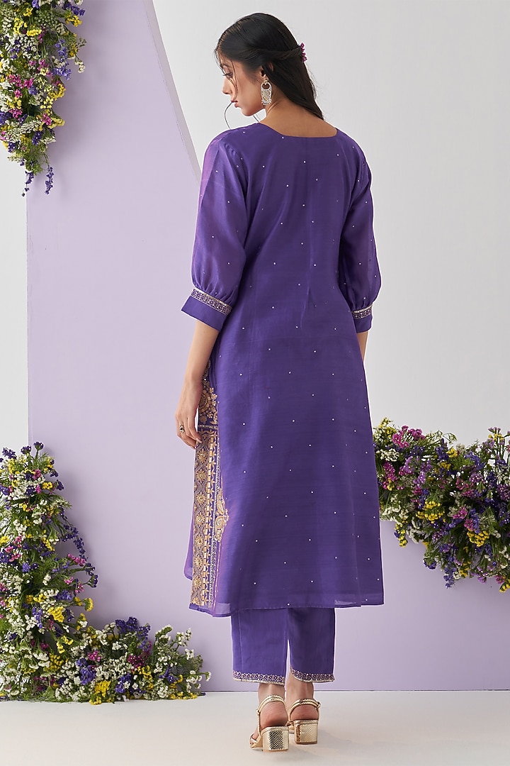 Purple Chanderi Resham Embellished Kurta Set by Shipraa Grover at Pernia's Pop Up Shop