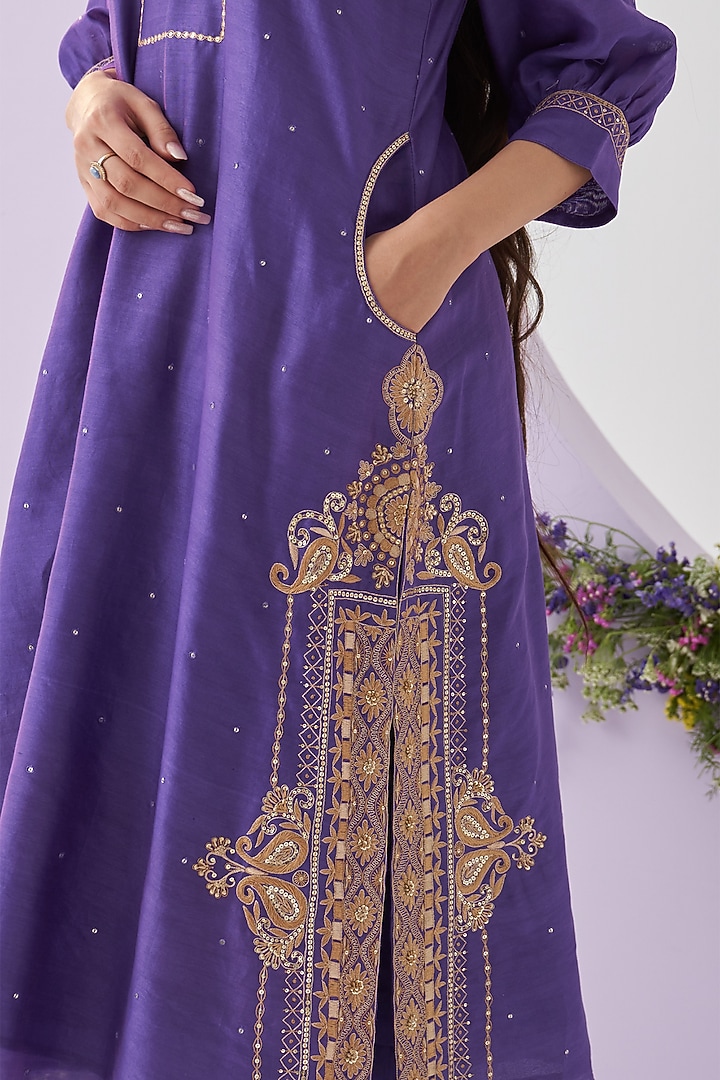 Purple Chanderi Resham Embellished Kurta Set by Shipraa Grover at Pernia's Pop Up Shop