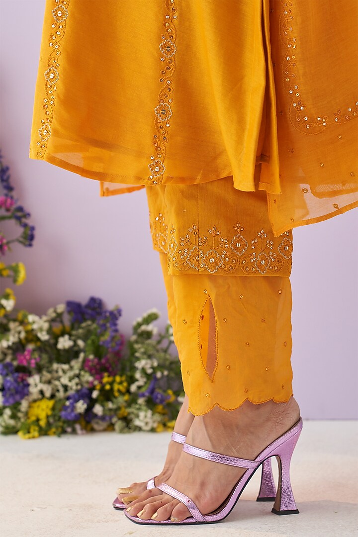 Yellow Chanderi Resham Embellished Kurta Set by Shipraa Grover at Pernia's Pop Up Shop