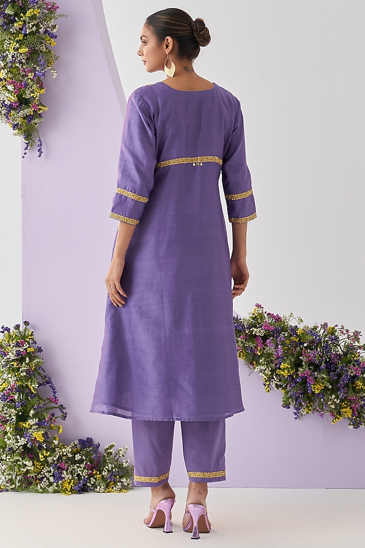 Lavender Chanderi Sequins Embellished Kurta Set by Shipraa Grover at Pernia's Pop Up Shop