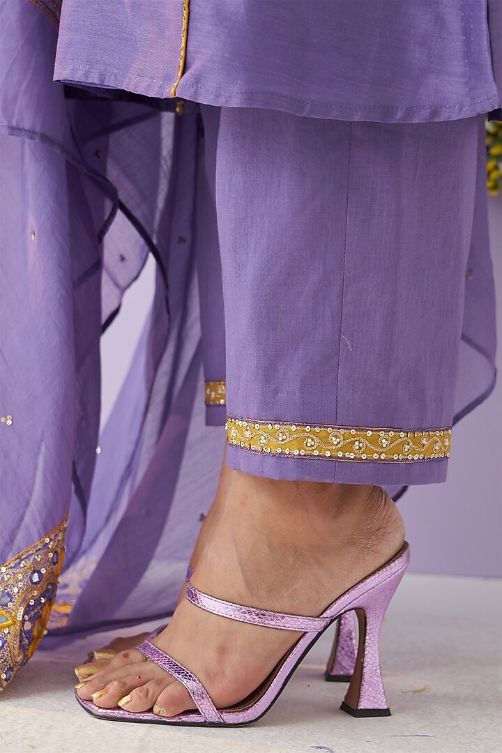 Lavender Chanderi Sequins Embellished Kurta Set by Shipraa Grover at Pernia's Pop Up Shop