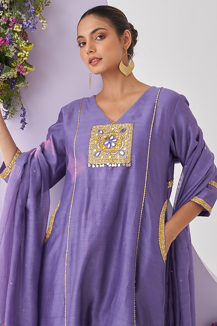 Lavender Chanderi Sequins Embellished Kurta Set by Shipraa Grover at Pernia's Pop Up Shop
