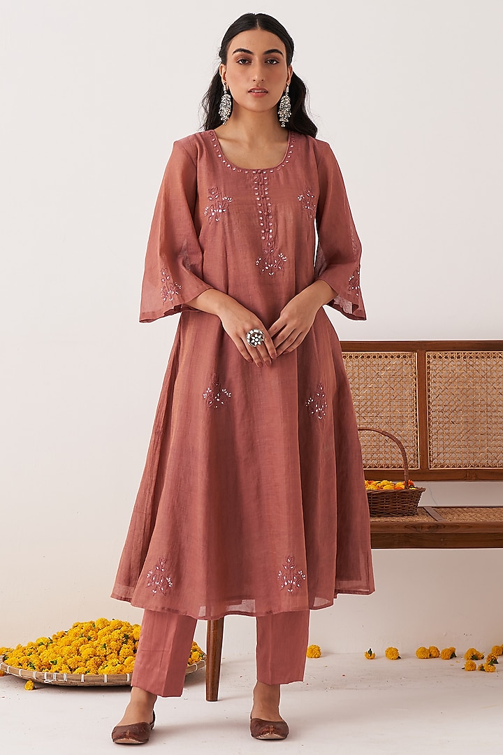 Old Rose Chanderi Tissue Embroidered Kurta Set by Shipraa Grover