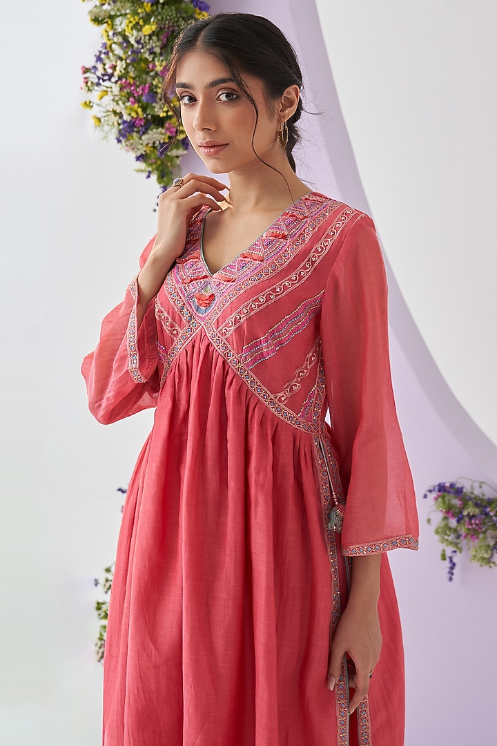 Pink Mul Chanderi Embroidered Kurta Set by Shipraa Grover at Pernia's Pop Up Shop