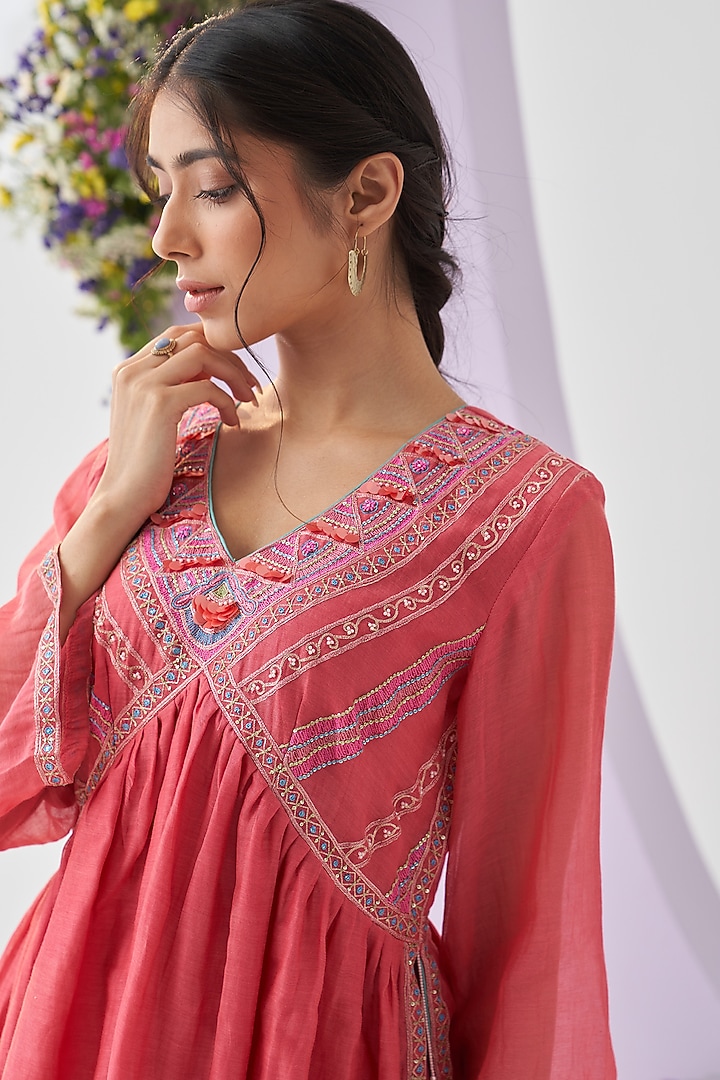 Pink Mul Chanderi Embroidered Kurta Set by Shipraa Grover at Pernia's Pop Up Shop