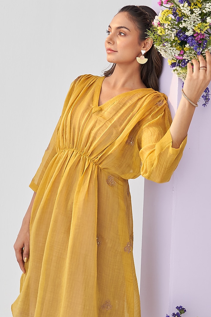 Yellow Mul Chanderi Embroidered Kurta Set by Shipraa Grover at Pernia's Pop Up Shop