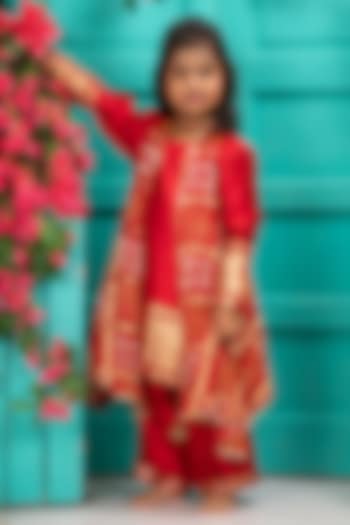 Red Silk & Gharchola Kurta Set For Girls by SHRUTI JALAN at Pernia's Pop Up Shop