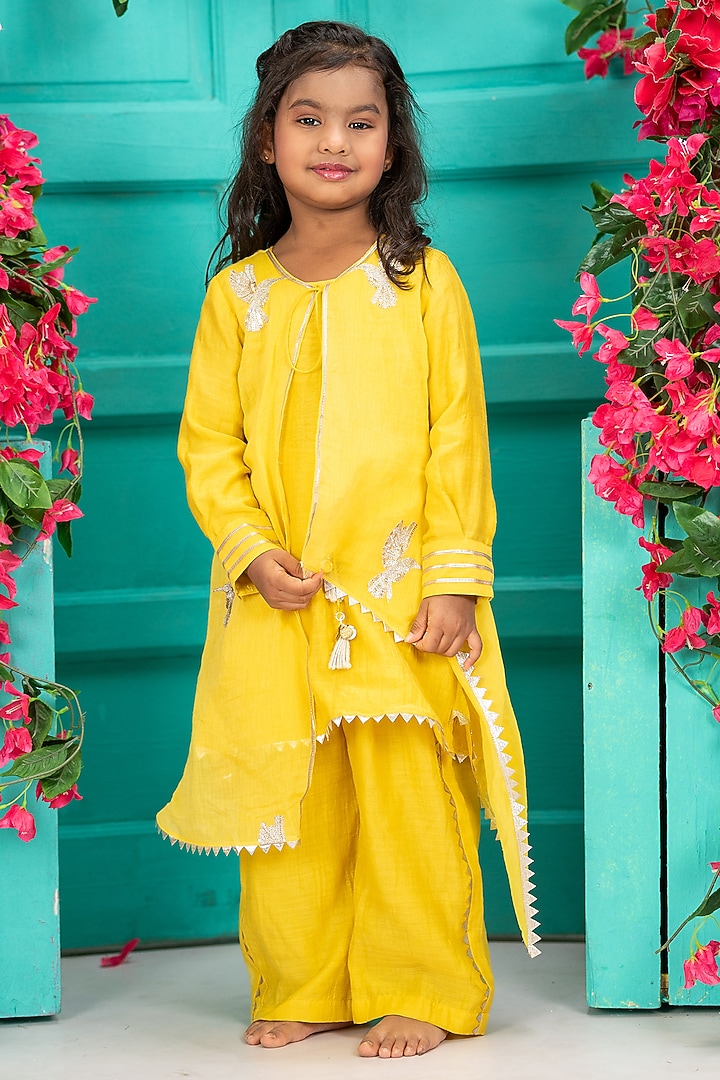 Yellow Chanderi Kurta Set For Girls by SHRUTI JALAN at Pernia's Pop Up Shop