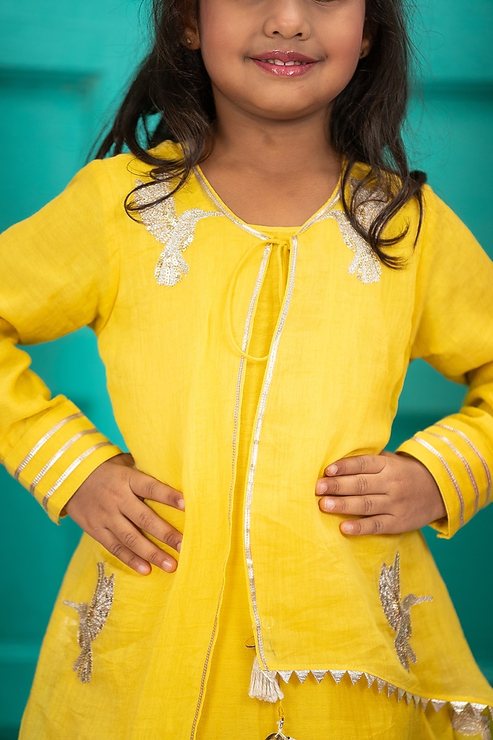 Yellow Chanderi Kurta Set For Girls by SHRUTI JALAN at Pernia's Pop Up Shop