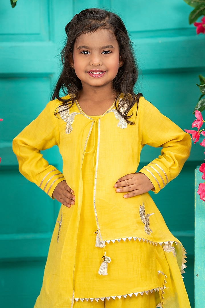 Yellow Chanderi Kurta Set For Girls by SHRUTI JALAN at Pernia's Pop Up Shop