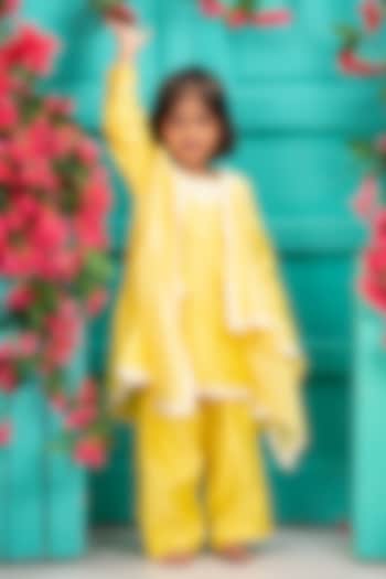 Yellow Chanderi Kurta Set For Girls by SHRUTI JALAN at Pernia's Pop Up Shop