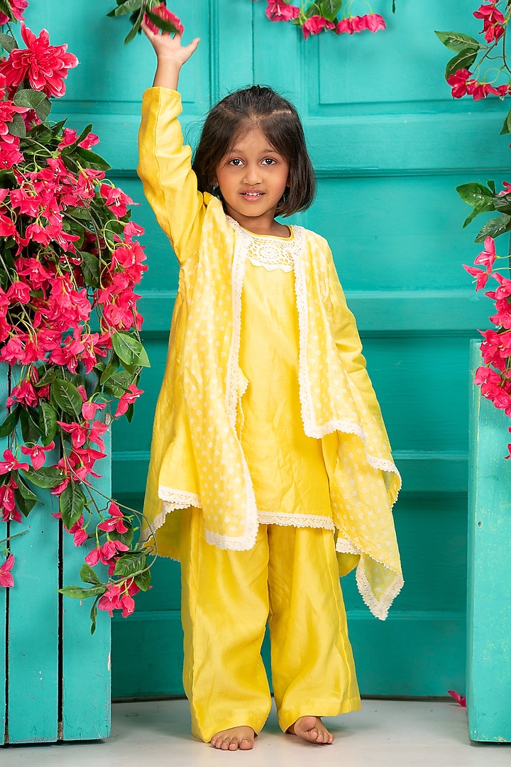 Yellow Chanderi Kurta Set For Girls by SHRUTI JALAN at Pernia's Pop Up Shop