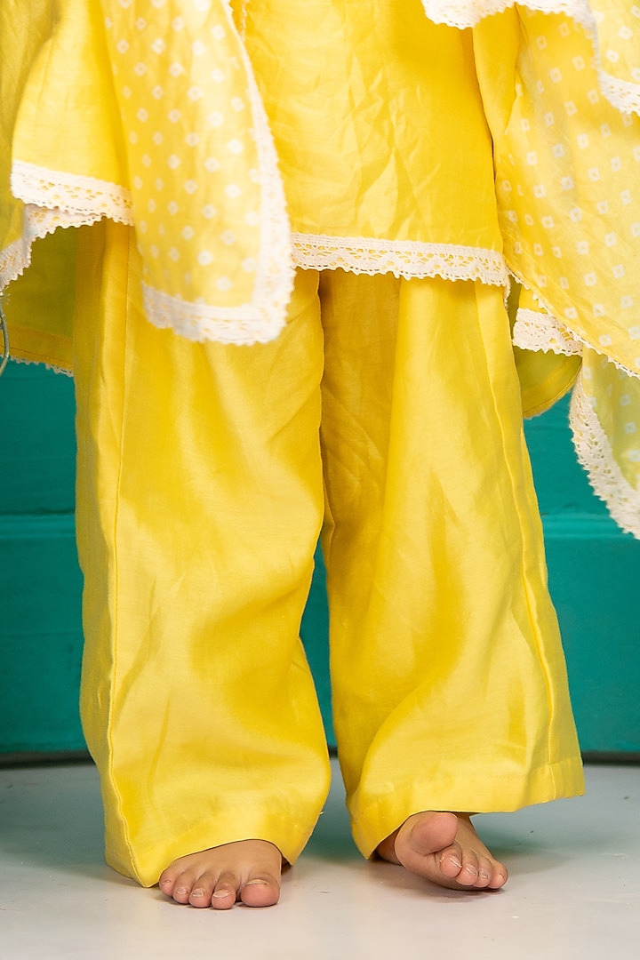Yellow Chanderi Kurta Set For Girls by SHRUTI JALAN at Pernia's Pop Up Shop