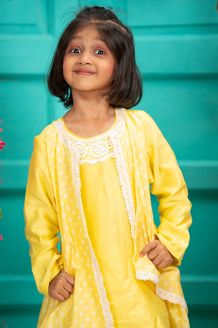 Yellow Chanderi Kurta Set For Girls by SHRUTI JALAN at Pernia's Pop Up Shop