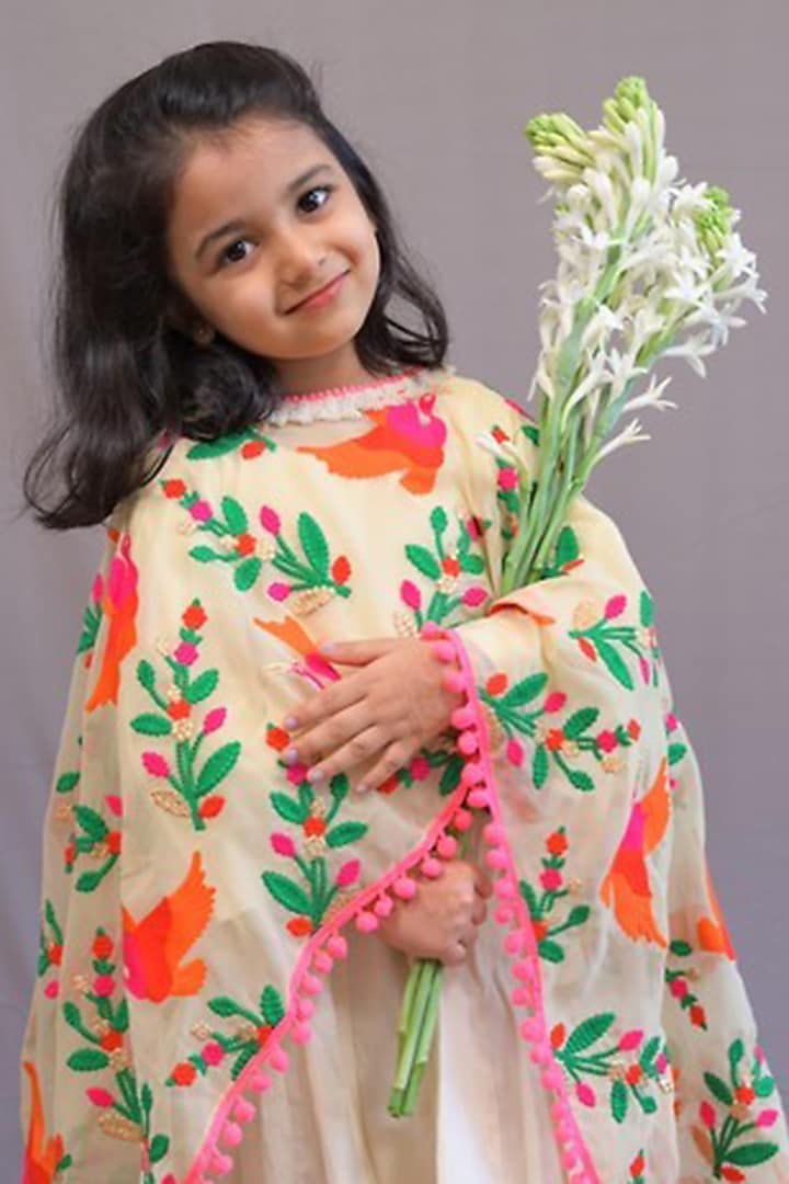 Off-White & Cream Georgette Embroidered Cape Set by SHRUTI JALAN at Pernia's Pop Up Shop