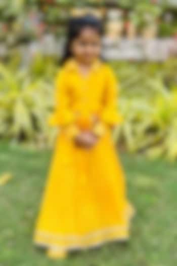 Yellow Kota Leheriya Skirt Set For Girls by SHRUTI JALAN at Pernia's Pop Up Shop