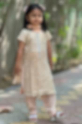 Nude Peach Crepe Silk Thread Embroidered Kurta Set by SHRUTI JALAN at Pernia's Pop Up Shop