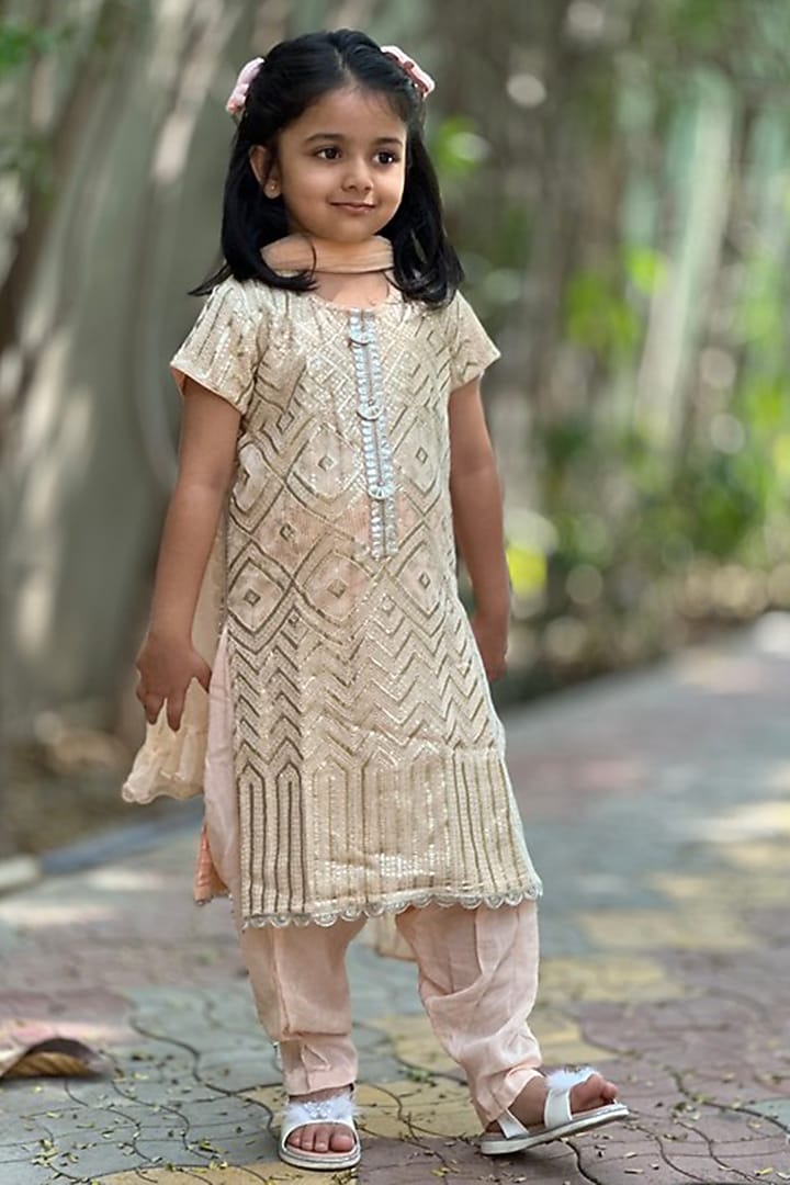 Nude Peach Crepe Silk Thread Embroidered Kurta Set by SHRUTI JALAN at Pernia's Pop Up Shop