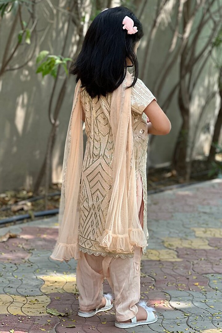 Nude Peach Crepe Silk Thread Embroidered Kurta Set by SHRUTI JALAN at Pernia's Pop Up Shop