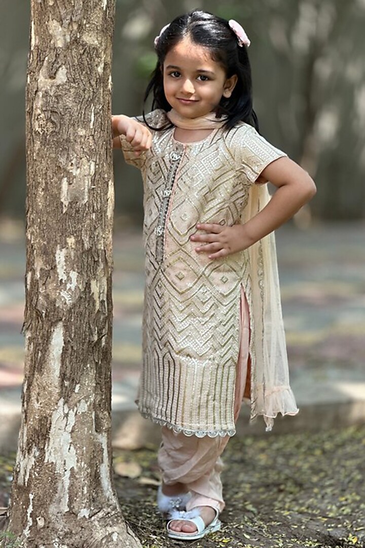 Nude Peach Crepe Silk Thread Embroidered Kurta Set by SHRUTI JALAN at Pernia's Pop Up Shop