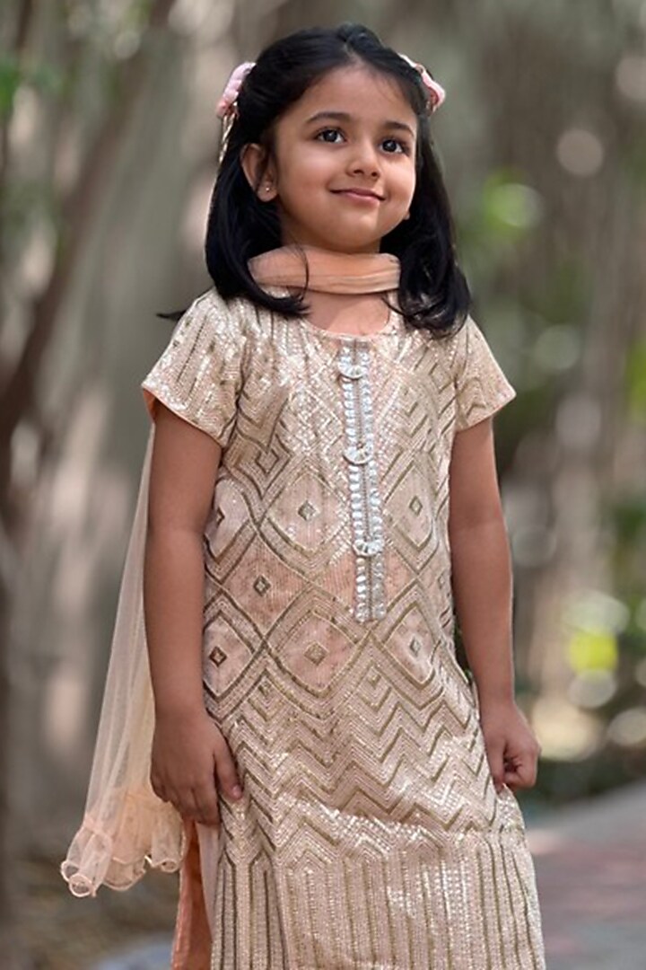 Nude Peach Crepe Silk Thread Embroidered Kurta Set by SHRUTI JALAN at Pernia's Pop Up Shop