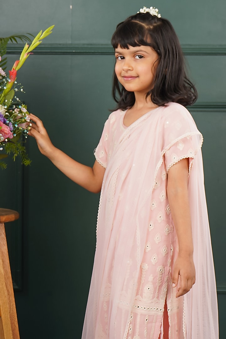 Pink Georgette Embroidered Kurta Set For Girls by SHRUTI JALAN at Pernia's Pop Up Shop