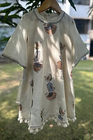 Cream Cotton Chanderi Thread Embroidered Kurta Set For Girls by SHRUTI JALAN