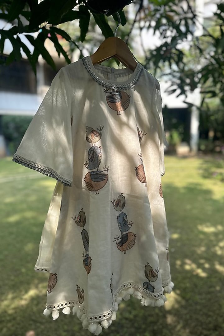 Cream Cotton Chanderi Thread Embroidered Kurta Set For Girls by SHRUTI JALAN at Pernia's Pop Up Shop