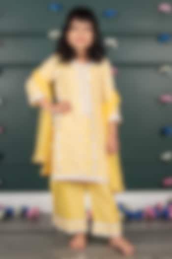 Yellow Georgette & Shantoon Embroidered Kurta Set For Girls by SHRUTI JALAN at Pernia's Pop Up Shop