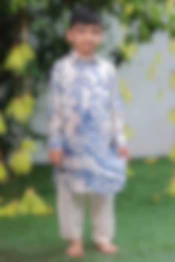 Blue & White Linen Printed Kurta Set For Boys by SHRUTI JALAN at Pernia's Pop Up Shop