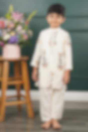 Cream Mal & Chanderi Embroidered Kurta Set For Boys by SHRUTI JALAN at Pernia's Pop Up Shop