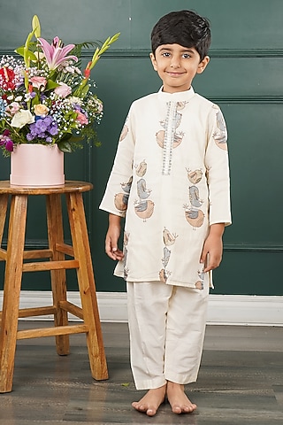 Cream Mal & Chanderi Embroidered Kurta Set For Boys by SHRUTI JALAN